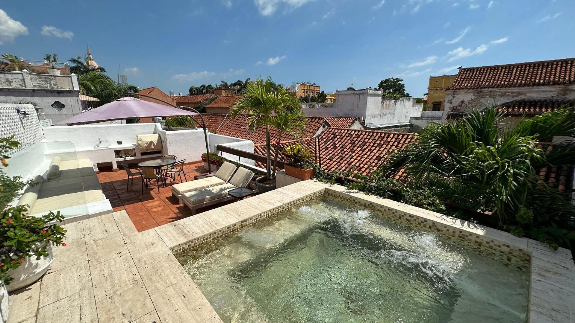 5 Bedroom Inside Of The Walled