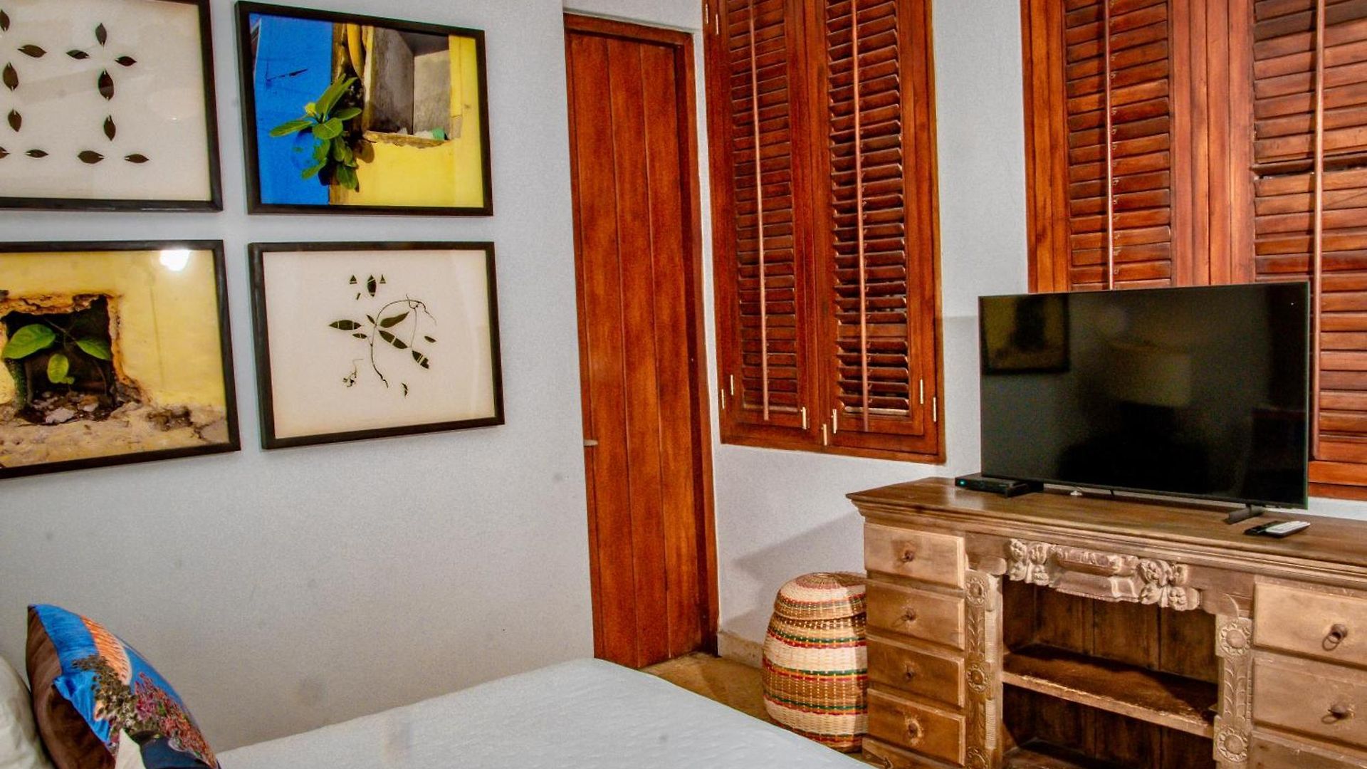 5 Bedroom Inside Of The Walled Cartagena