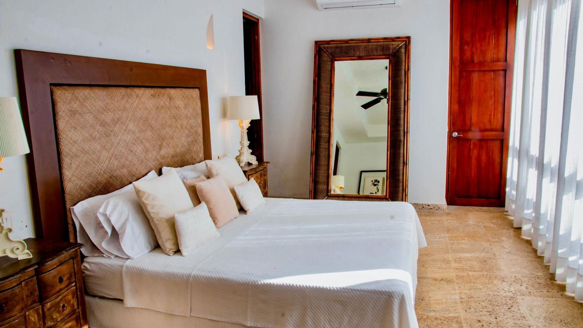 Сasa de vacaciones 5 Bedroom Inside Of The Walled
