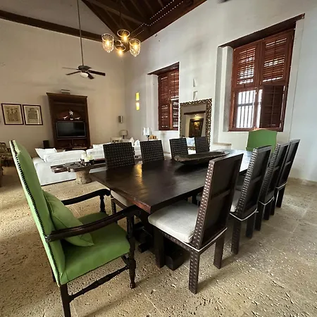 5 Bedroom Inside Of The Walled *