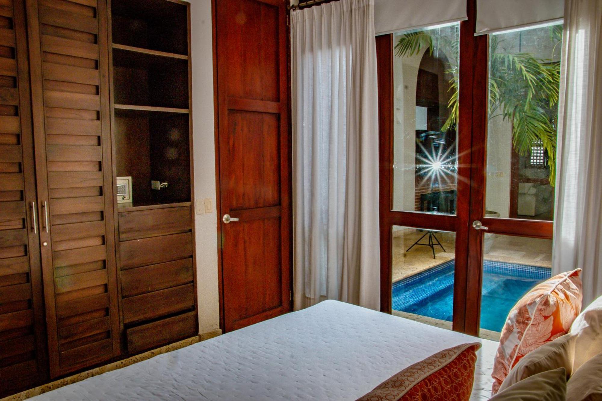5 Bedroom Inside Of The Walled *
