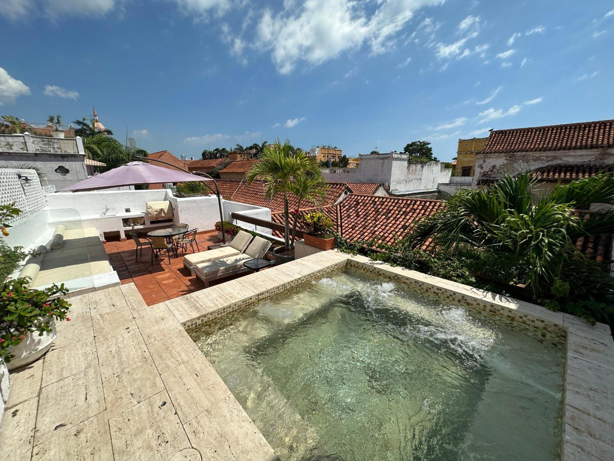 5 Bedroom Inside Of The Walled