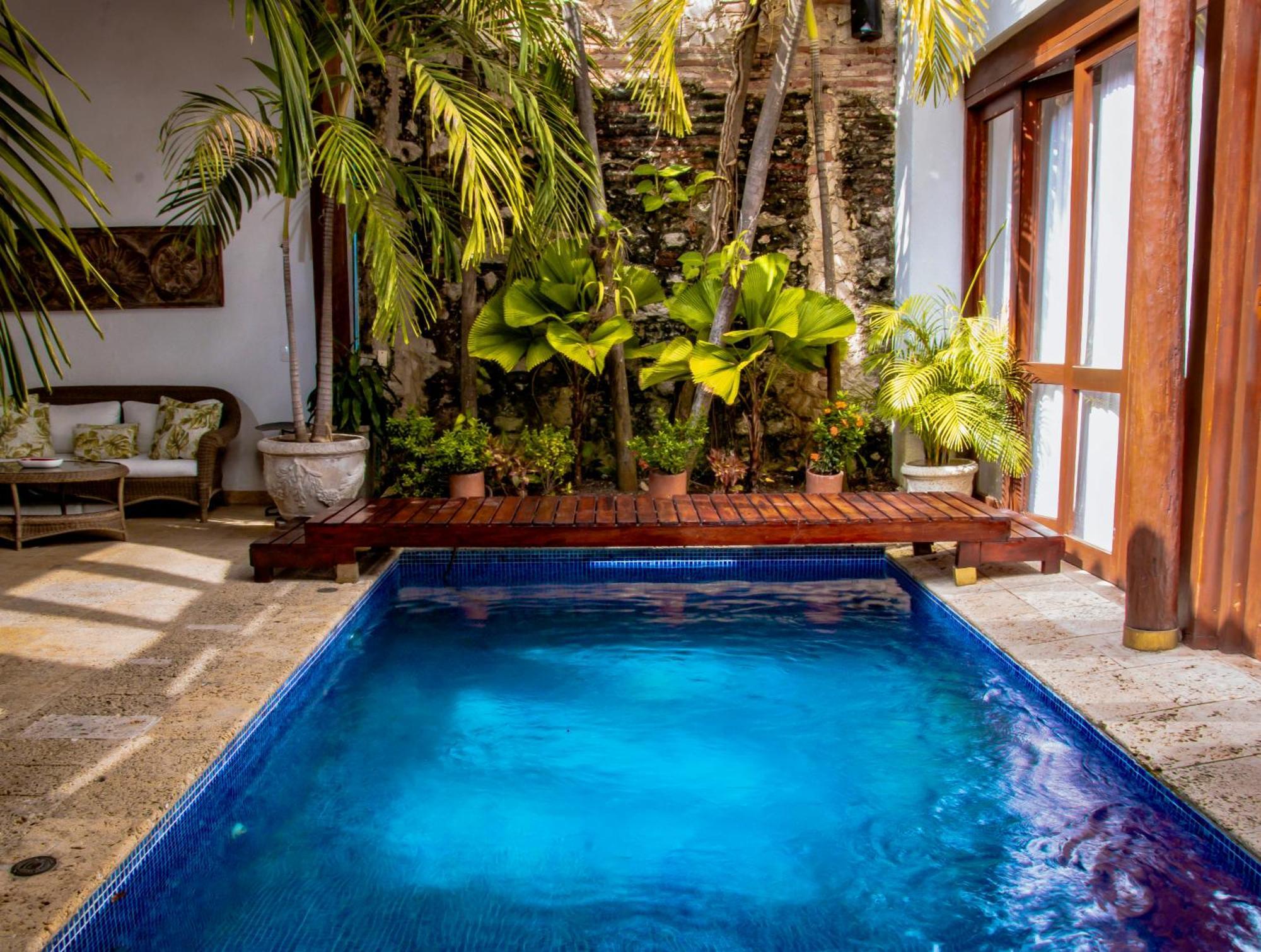 5 Bedroom Inside Of The Walled Holiday home *